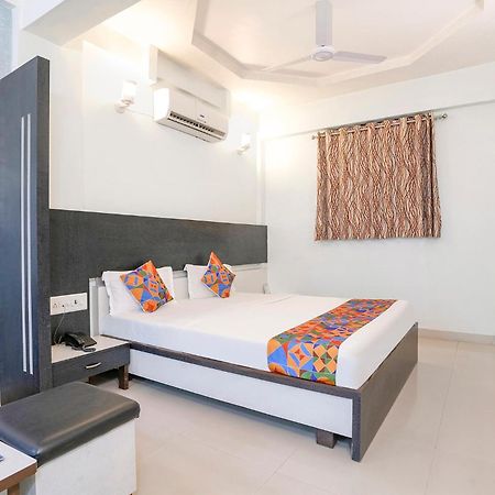 גנדהינאגר Fabhotel Skylon, Near Mahatma Mandir מראה חיצוני תמונה