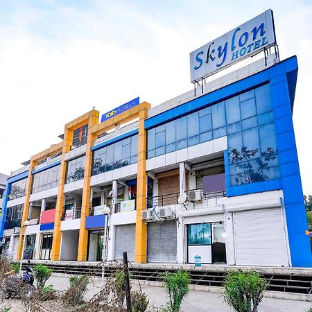 גנדהינאגר Fabhotel Skylon, Near Mahatma Mandir מראה חיצוני תמונה