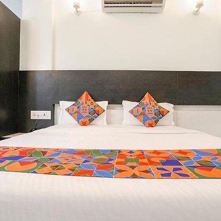 גנדהינאגר Fabhotel Skylon, Near Mahatma Mandir מראה חיצוני תמונה