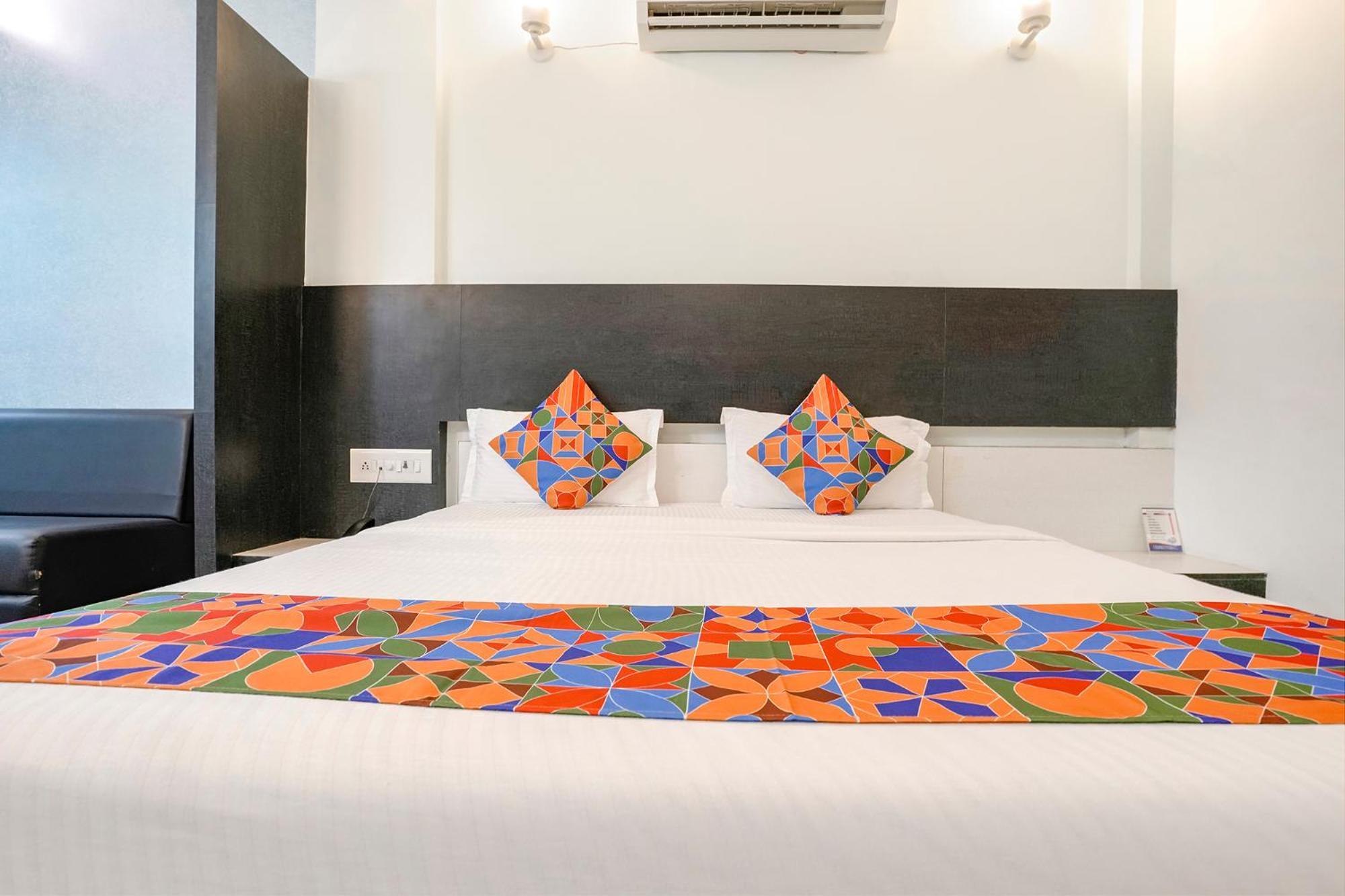 גנדהינאגר Fabhotel Skylon, Near Mahatma Mandir מראה חיצוני תמונה