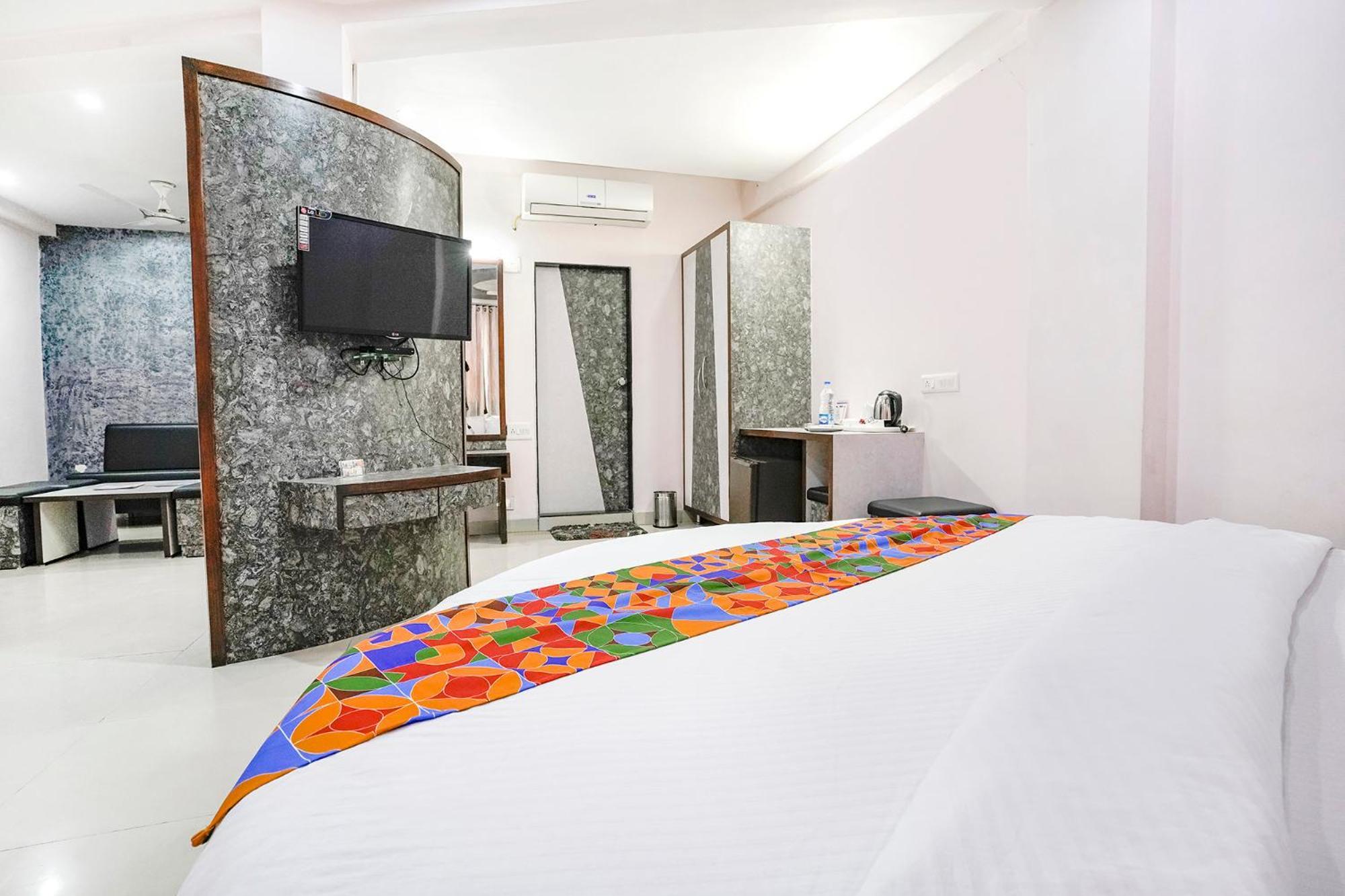גנדהינאגר Fabhotel Skylon, Near Mahatma Mandir מראה חיצוני תמונה