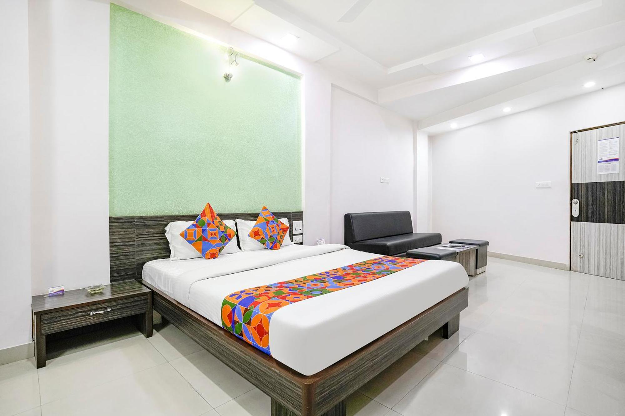 גנדהינאגר Fabhotel Skylon, Near Mahatma Mandir מראה חיצוני תמונה