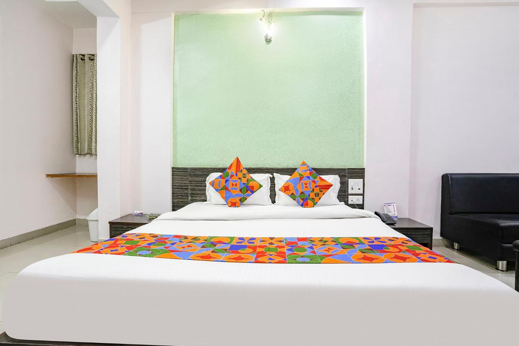 גנדהינאגר Fabhotel Skylon, Near Mahatma Mandir מראה חיצוני תמונה