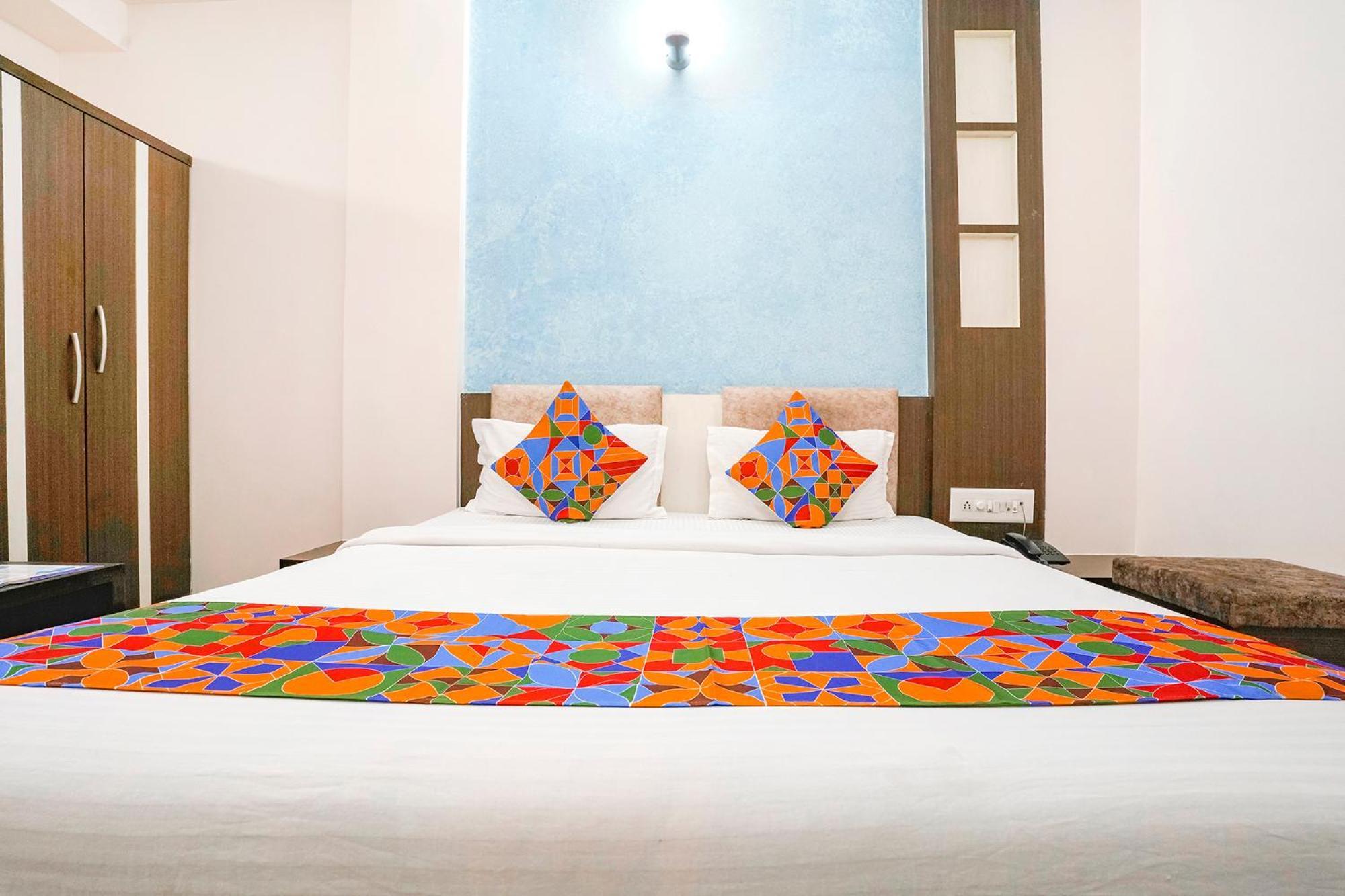 גנדהינאגר Fabhotel Skylon, Near Mahatma Mandir מראה חיצוני תמונה