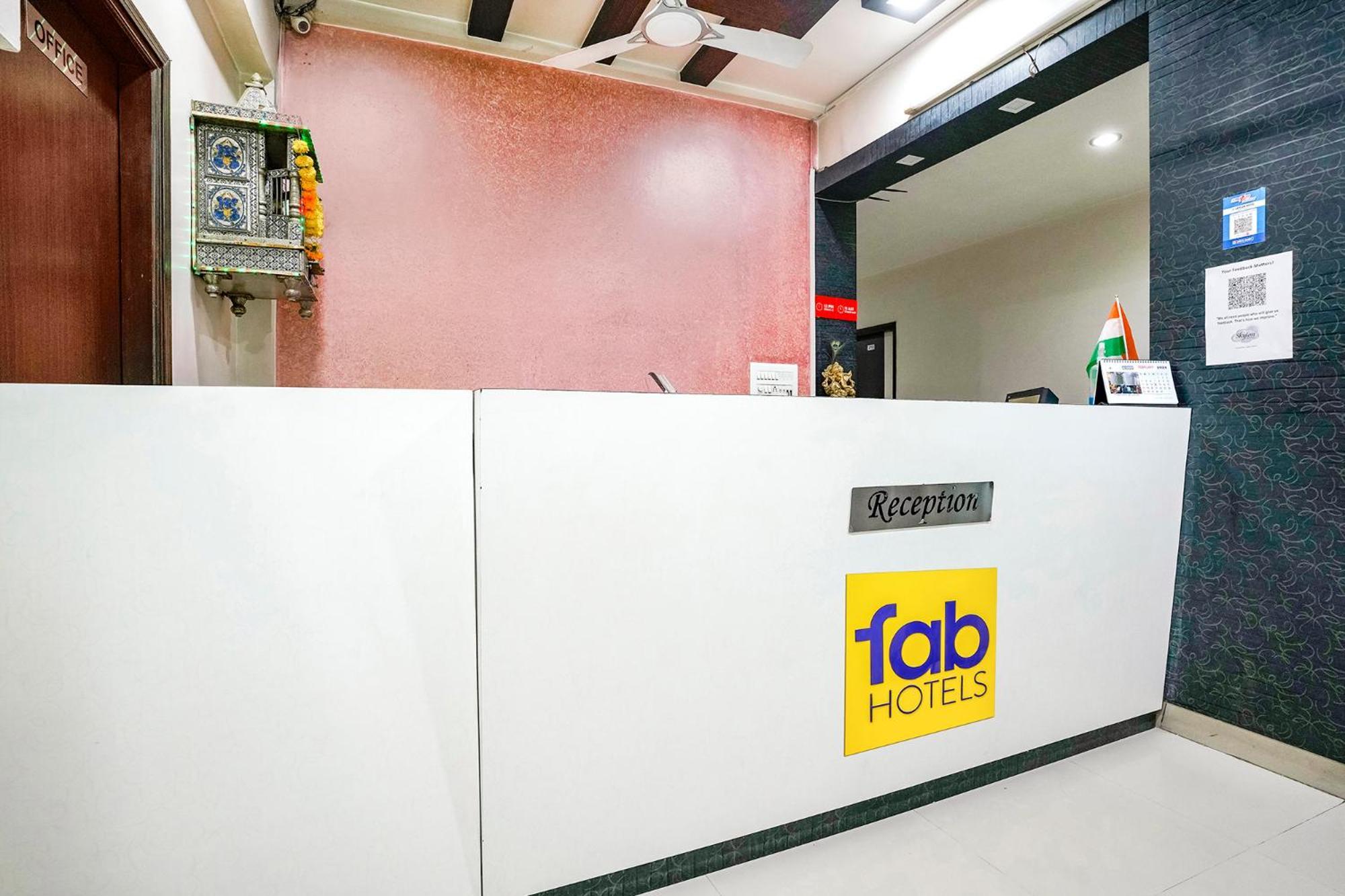 גנדהינאגר Fabhotel Skylon, Near Mahatma Mandir מראה חיצוני תמונה
